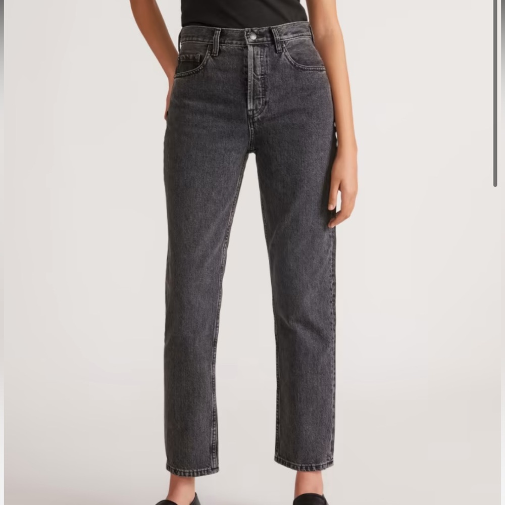 Everlane 90’s Cheeky Jean in Washed Black